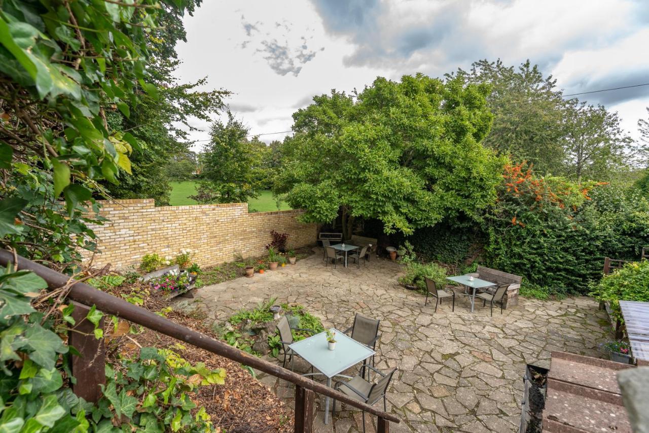 Rock House Bed And Breakfast Maidstone Bagian luar foto