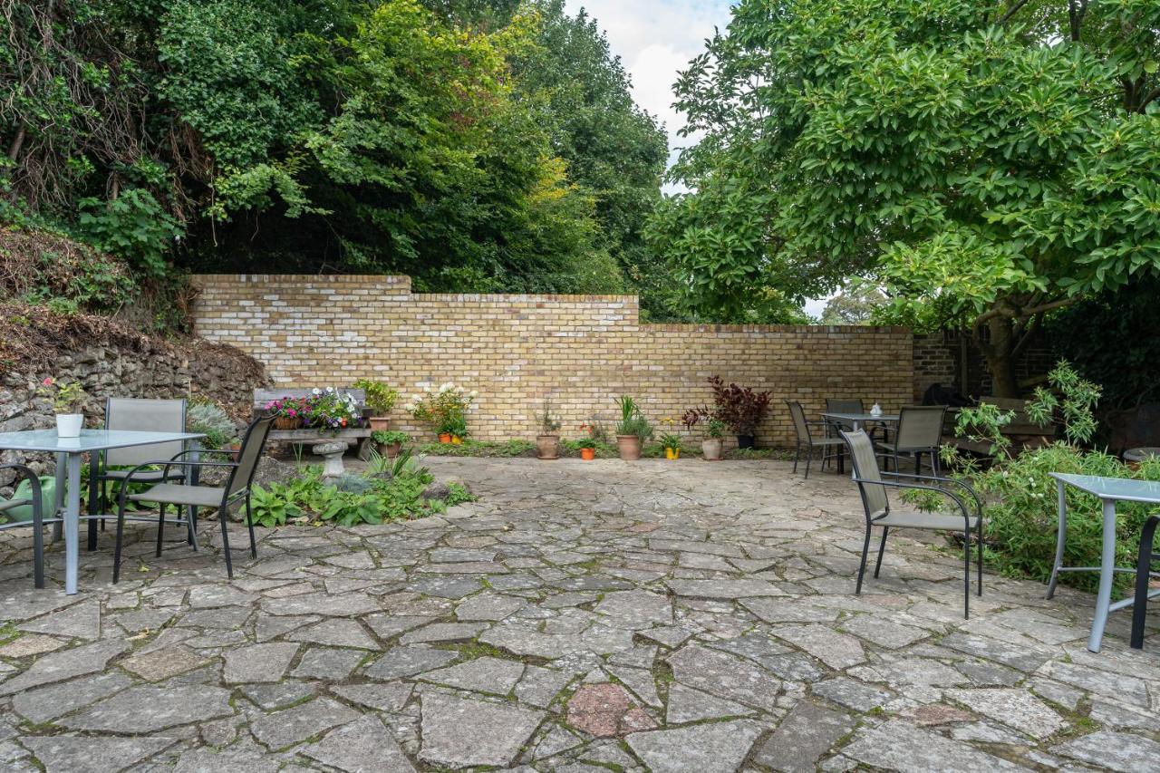 Rock House Bed And Breakfast Maidstone Bagian luar foto