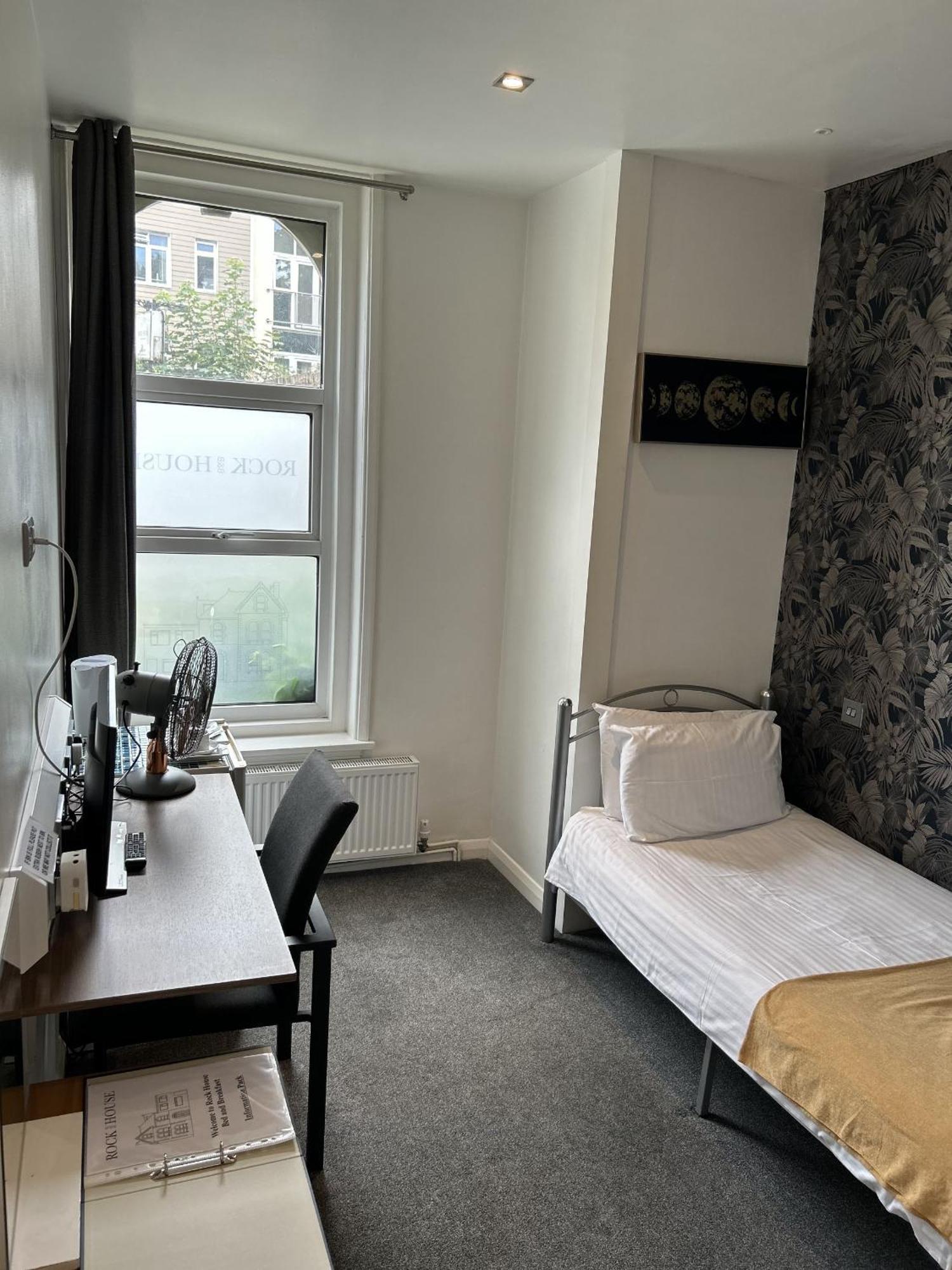 Rock House Bed And Breakfast Maidstone Bagian luar foto