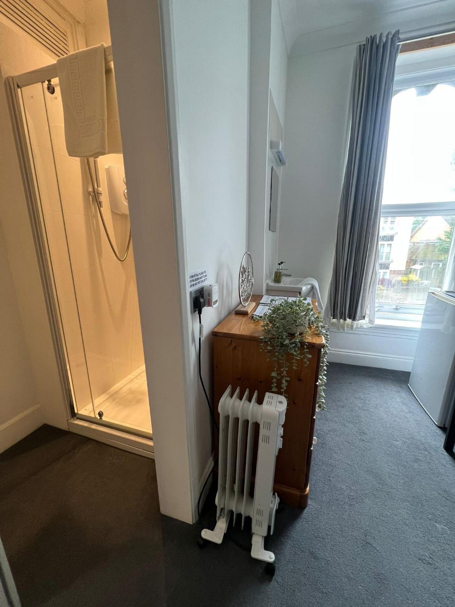 Rock House Bed And Breakfast Maidstone Ruang foto